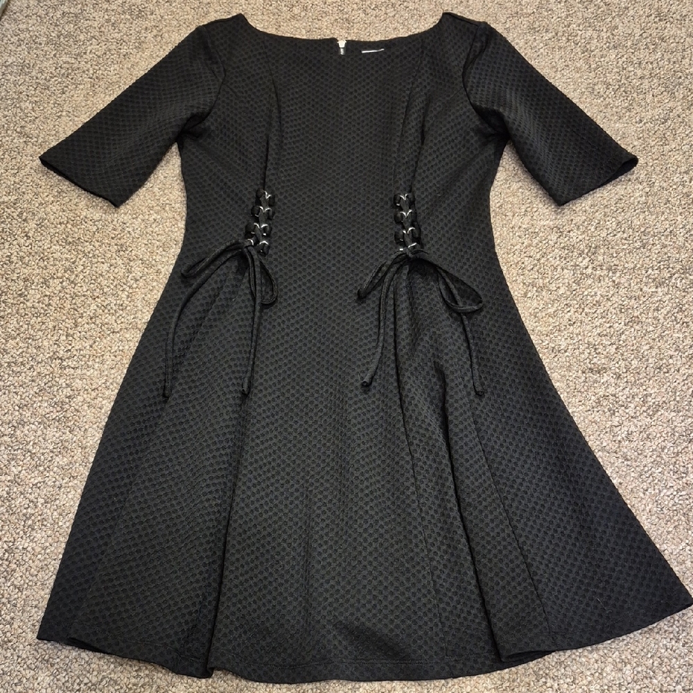 Julian Taylor New York Elegant Black Dress with Lace-Up Detail Size 10 EUC